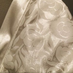 ⭐️White Patterned WonderBra  Size ~44D